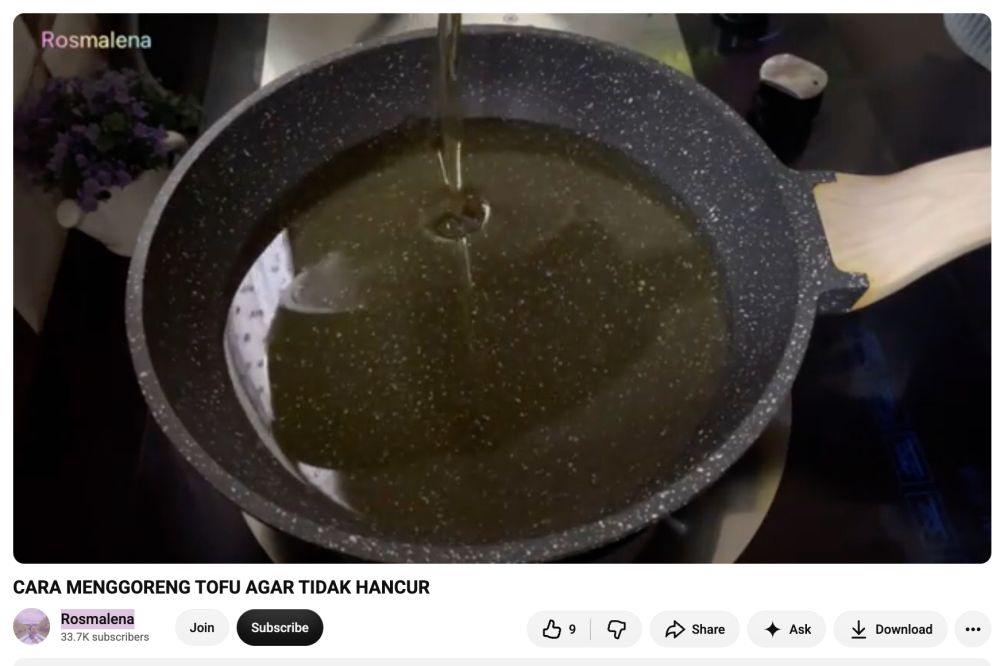 Cuma tambah 1 sendok tepung terigu, trik goreng tofu ini bikin tetap utuh