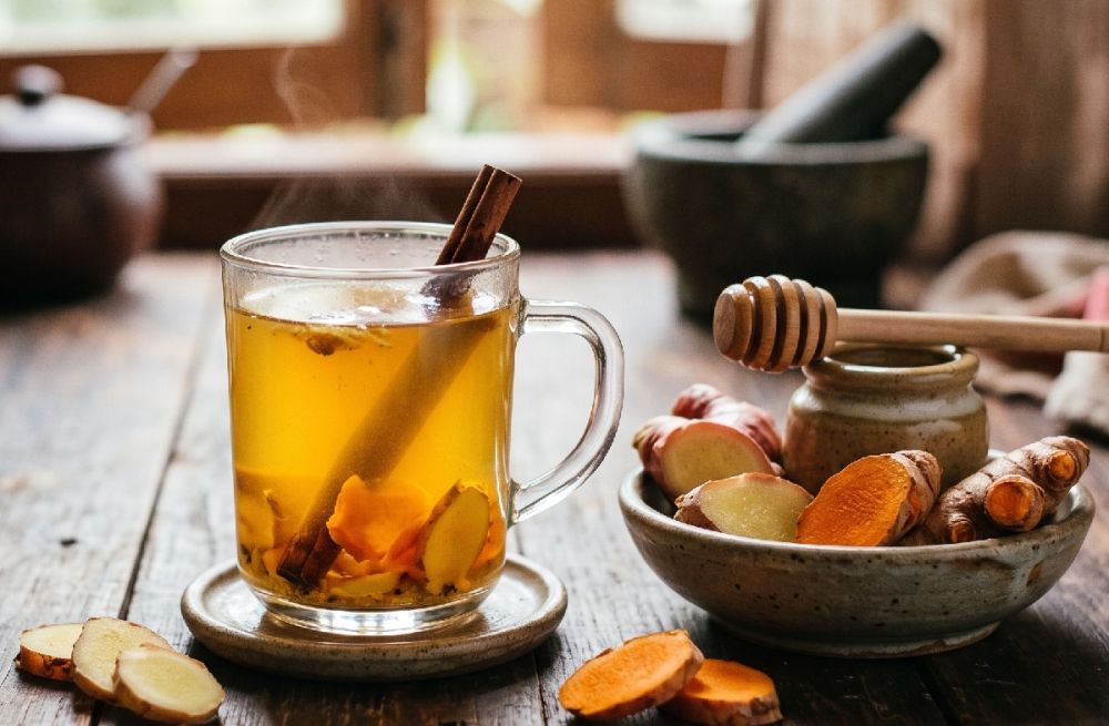 Batuk gegara abu vulkanik? Yuk coba resep temurun wedang jahe kunyit plus madu yang bikin hangat tubuh