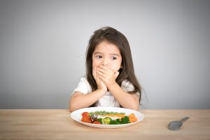 Perjuangan berat atasi anak picky eater bisa selesai dengan solusi yang satu ini, semangat Moms!
