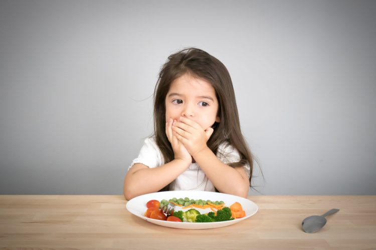 Perjuangan berat atasi anak picky eater bisa selesai dengan solusi yang satu ini, semangat Moms!