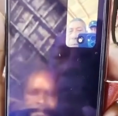 Momen emosional ayah Wili Mbuik ditelepon pria diduga anggota KKB pakai HP putrinya