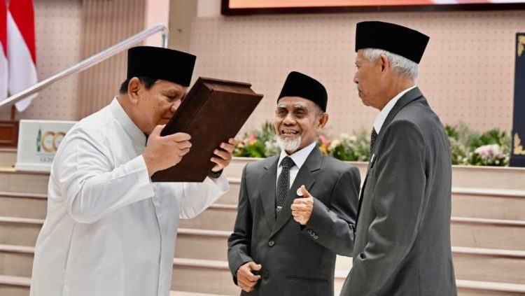 Sosok K.H. Hasan Abdullah Sahal, pimpinan Gontor yang pidatonya disebut Presiden Prabowo efisien