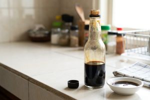 Kecap sudah lama dibuka, masih layak dipakai? cek perubahan pada botol dan isinya