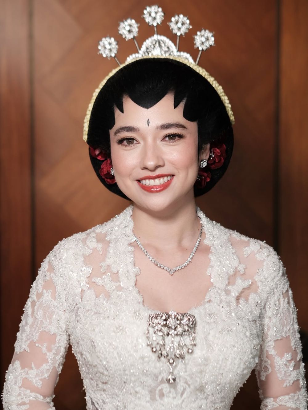 Riasan Amanda Rigby saat menikah dikritik kurang bold, intip detail makeupnya saat akad dan resepsi
