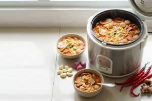 Resep seblak pedas rice cooker untuk anak kos, kuah kental dan kerupuk tidak lembek