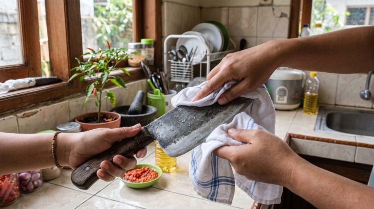 Pisau cleaver berkarat setelah dicuci? Cek cara mengeringkan bilahnya