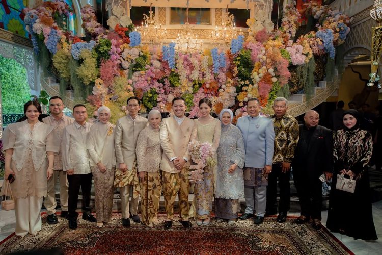 Melly Goeslaw tulis pesan menyentuh usai Abe Hoed lamaran: Ibu tidak akan kehilanganmu