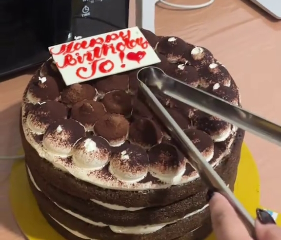 Hack potong kue ulang tahun tetap estetik cuma pakai capitan stainless steel, hasilnya tetap cantik