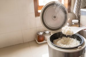 Nasi menempel di sendok rice cooker? Begini cara mengurangi sisa nasi yang sulit lepas