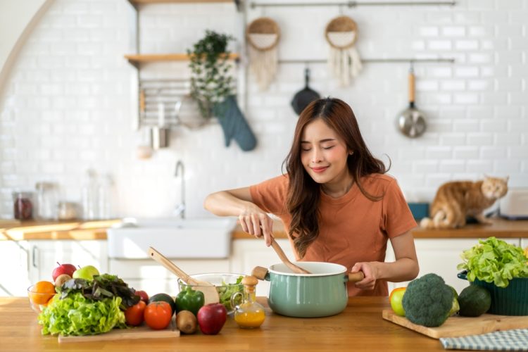 Debat sengit bumbu dapur kaldu jamur vs micin, mana yang kadar natriumnya lebih ramah tubuh?