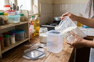 Tepung terigu mudah berkutu saat disimpan? Begini cara mencegahnya