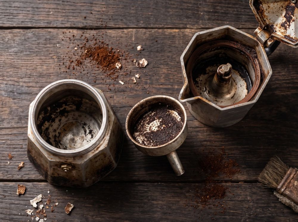 Moka pot favorit punya kerak membandel? Begini hack cepat bersihkan tanpa pakai sabun cuci piring