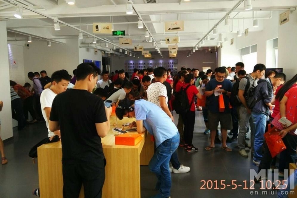 Ratusan Mi Fans kuras habis Xiaomi Mi Note Pro di hari peluncurannya