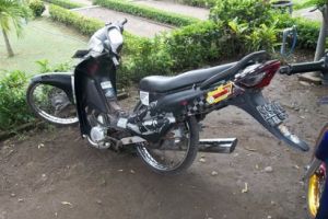 Modifikasi sepeda motor India ini benar-benar fail, Ngakak!