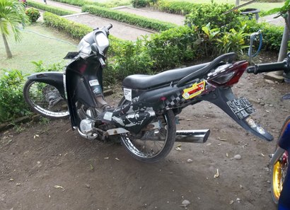 Modifikasi sepeda motor India ini benar-benar fail, Ngakak!