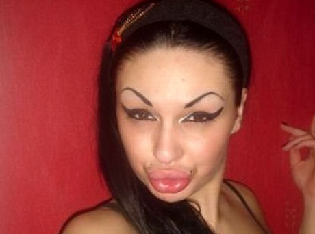 14 Pose andalan remaja masa kini saat selfie, kamu suka gaya yang apa?