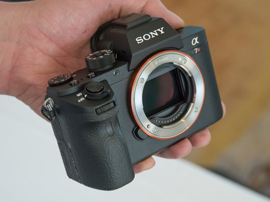 Sony a7R II, mirrorless pintar dalam satu genggaman tangan