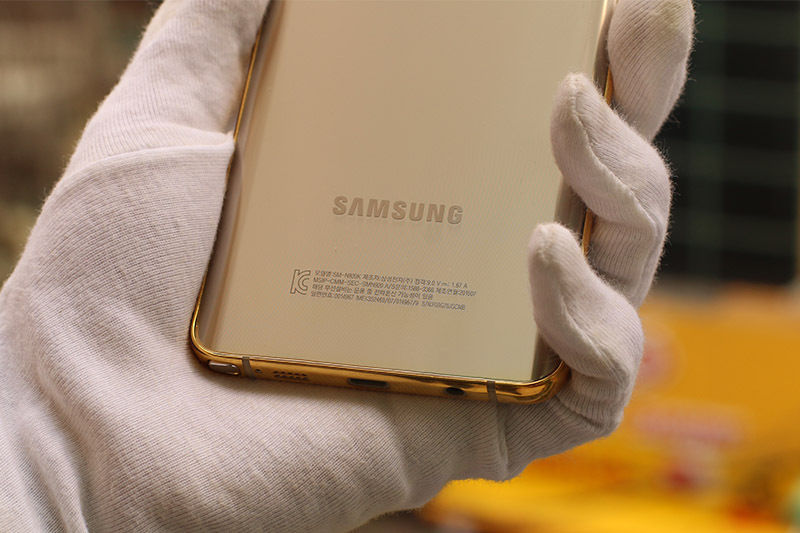 Terpesona dengan Samsung Galaxy Note 5 dalam balutan emas 24 karat