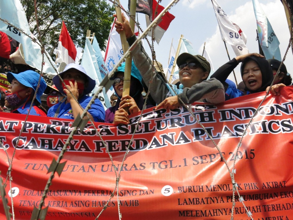 Warna-warni dan atribut buruh Indonesia