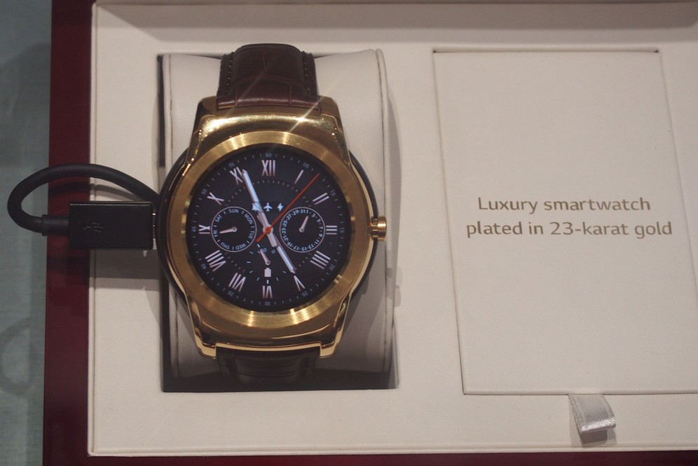 Begini wujud LG Watch Urbane Luxe berbalut emas 23-karat