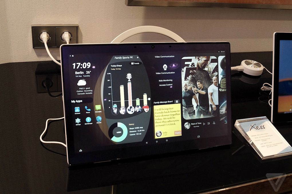 Alcatel Xess, tablet 17 inci yang mirip monitor