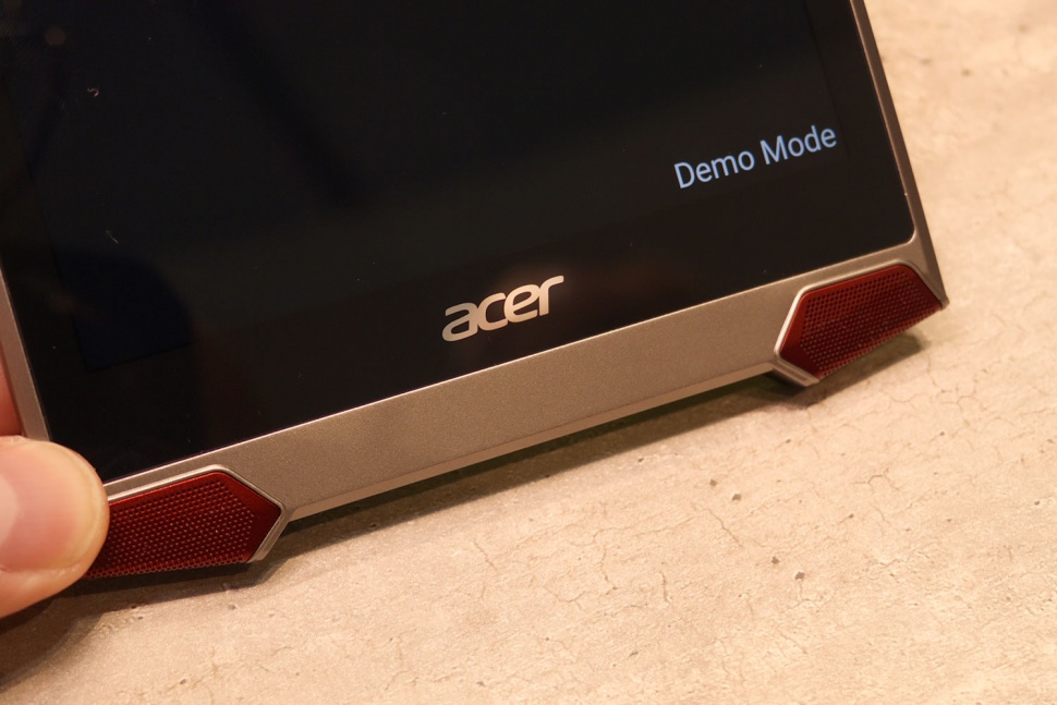 Tampilan garang tablet gaming Acer Predator 8