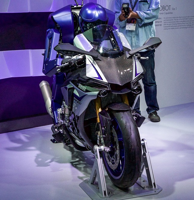 Motobot, robot pengendara motor berkecepatan tinggi