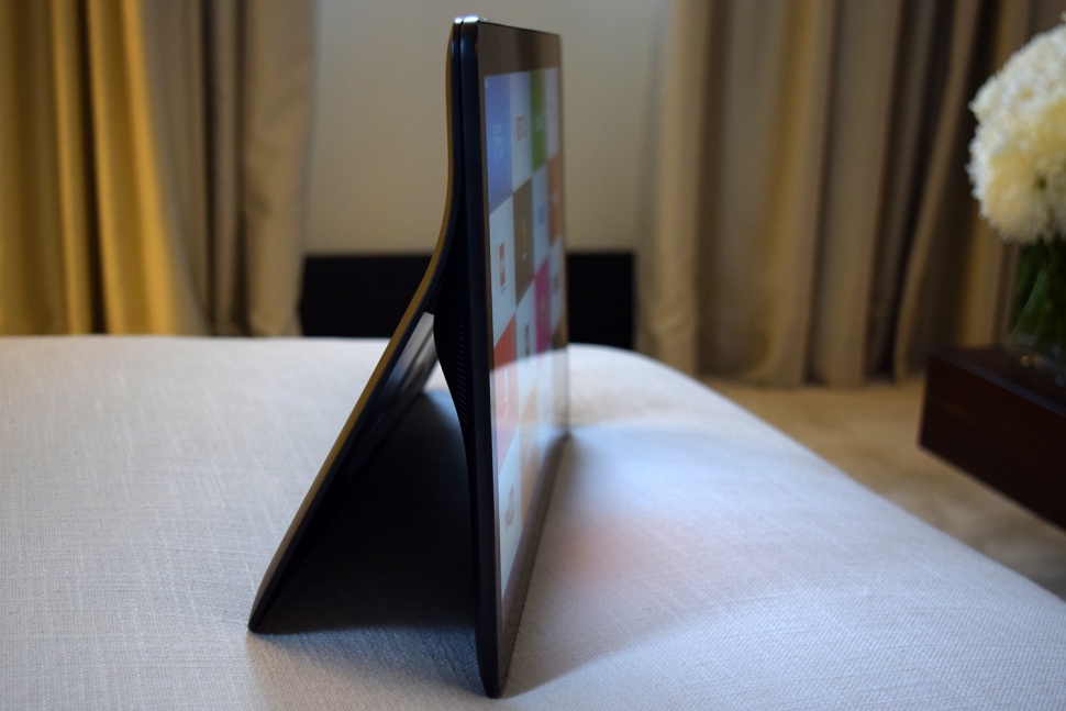 Tablet raksasa dari Samsung ini punya ukuran layar 18,4 inci