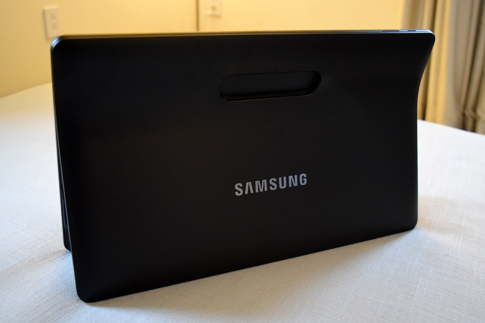 Tablet raksasa dari Samsung ini punya ukuran layar 18,4 inci