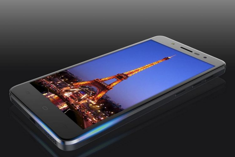 Membongkar smartphone 4G Hisense berlabel 'Buatan Indonesia'