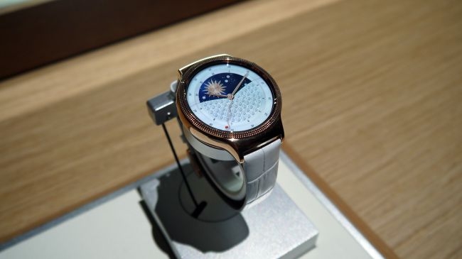 Begini tampilan Huawei Watch Jewel yang dilapisi emas dan permata
