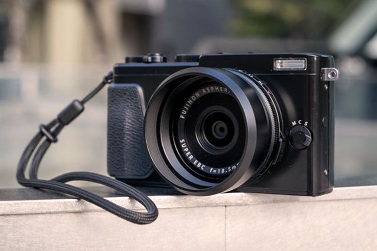 Fujifilm X70, kamera saku dengan fitur dan desain menawan hati