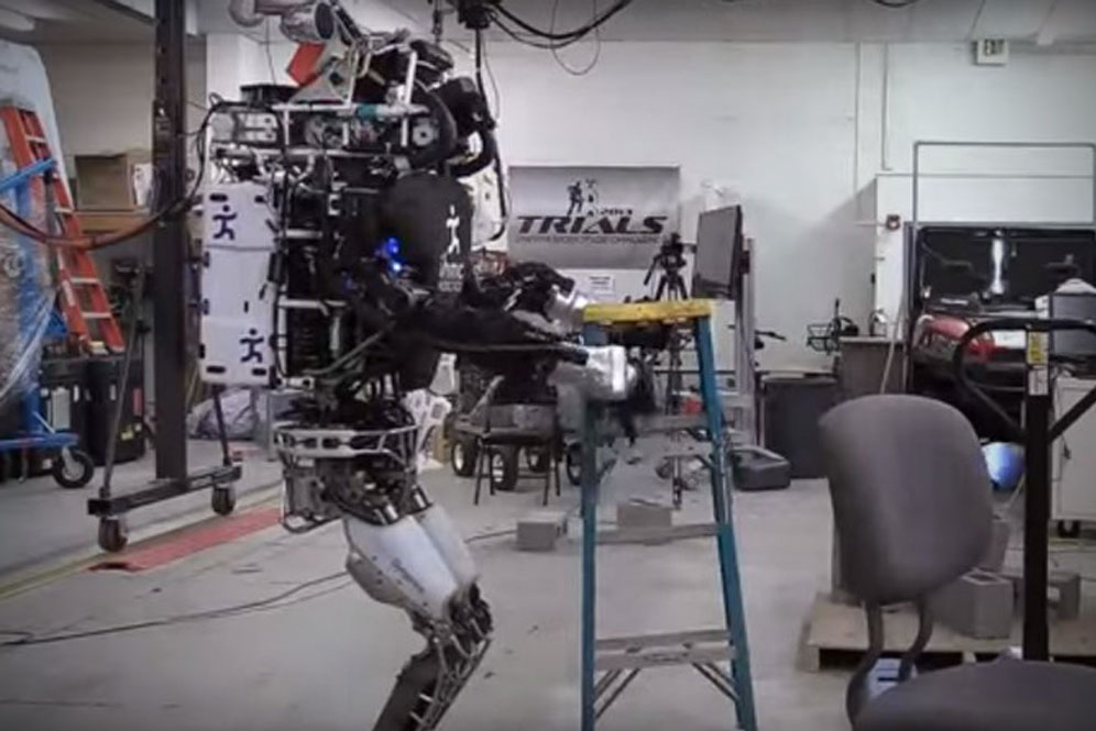 Atlas, robot yang rajin bersih-bersih