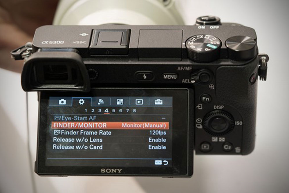 Membongkar 'jeroan' Sony a6300 yang hadir dengan 3 pilihan lensa