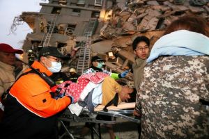 Ini foto-foto kondisi ketika evakuasi korban gempa Taiwan, mencekam!