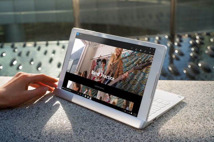 Alcatel Plus 10, tablet 2-in-1 buat Anda yang suka kerja di luar