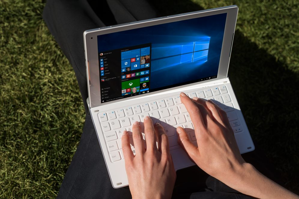 Alcatel Plus 10, tablet 2-in-1 buat Anda yang suka kerja di luar