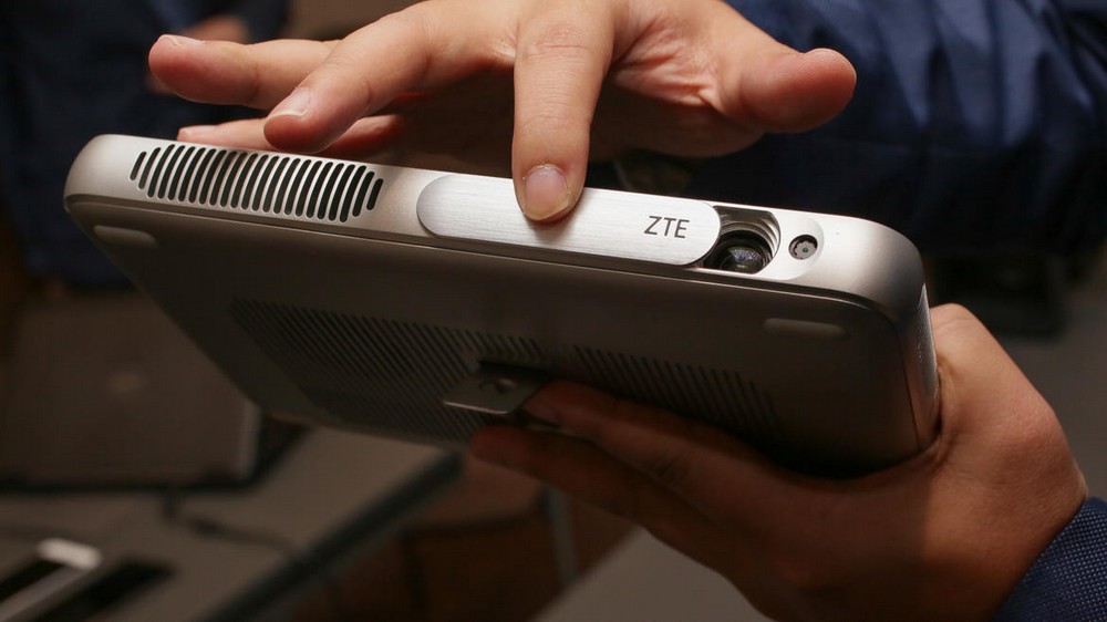 ZTE benamkan tablet dan proyektor jadi satu perangkat
