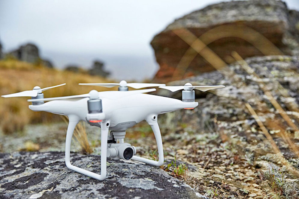 Phantom 4, drone terbaru besutan DJI yang bisa terbang sendiri
