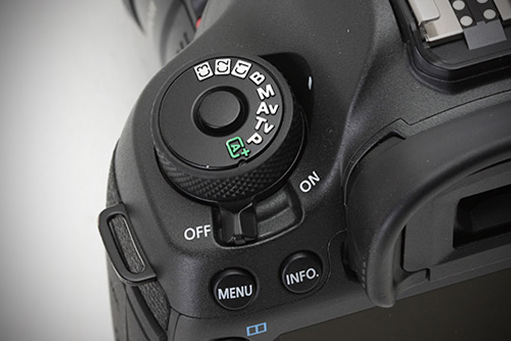 Canon EOS 5D terbaru adalah 2 saudara kembar
