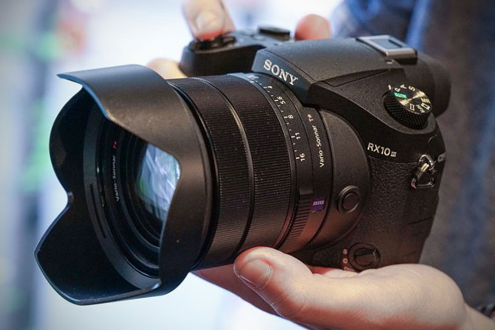 Sony RX10 Mark III, cyber shot dengan lensa ekstra panjang