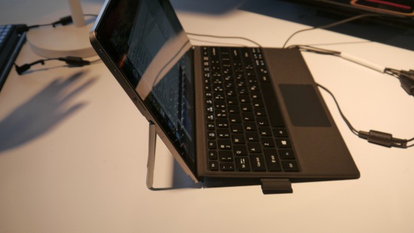 Lihat lebih dekat laptop hibrida 12inci baru dari Acer, Switch Alpha