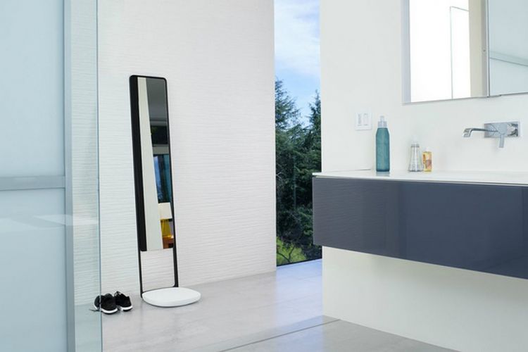 Ini dia Naked 3D, si cermin idaman yang bisa timbang berat badan