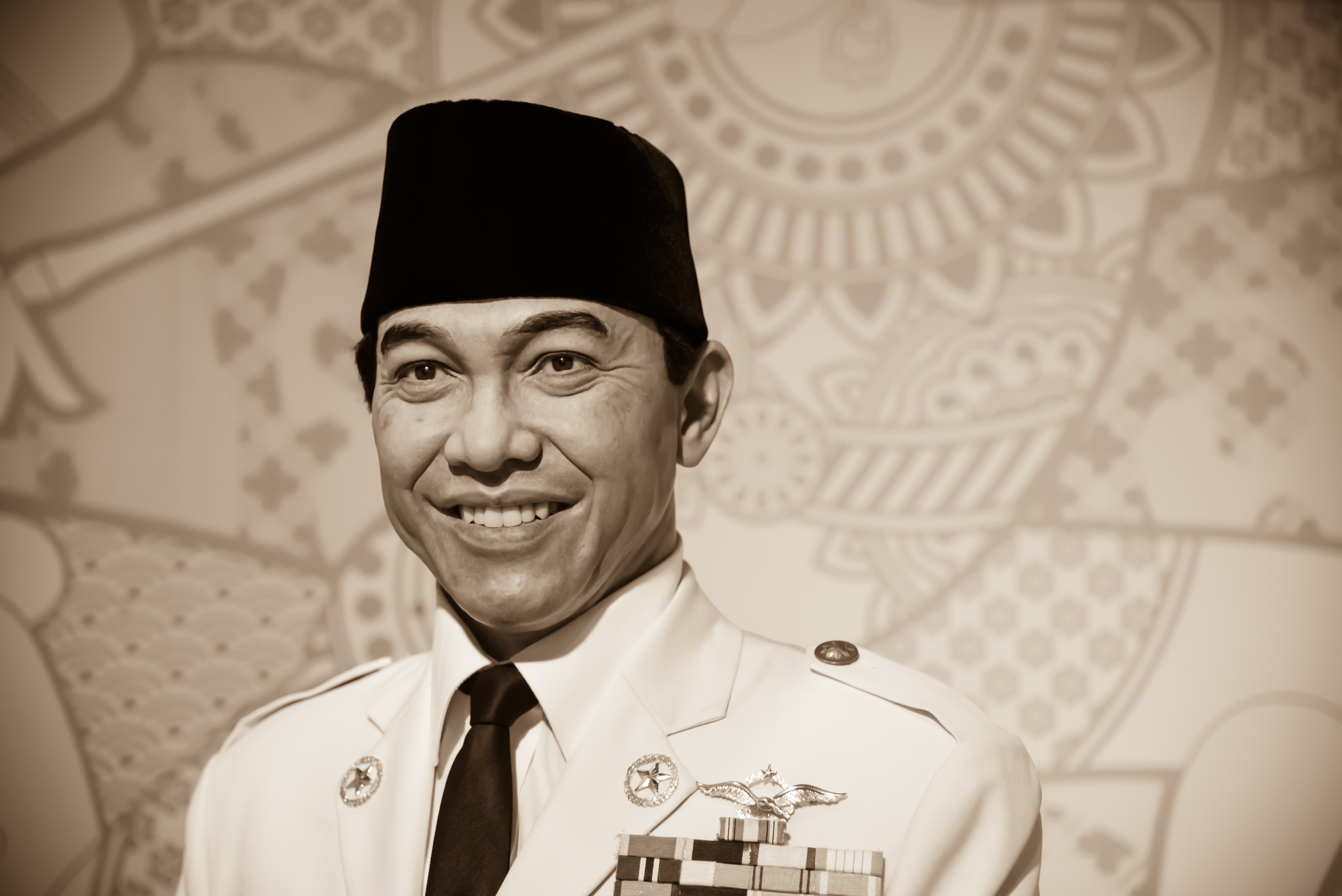 Soekarno / Profil dan Biodata Dewi Soekarno, Putri