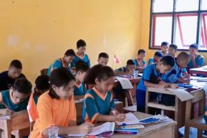 Guru bagikan kondisi sekolah beralaskan tanah di pelosok NTT, 11 potret bangunannya bikin miris