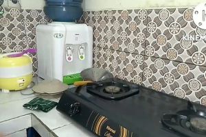 Cuma modal 1 bahan dapur, ini cara bersihkan noda bekas makanan di kompor atau meja agar kinclong