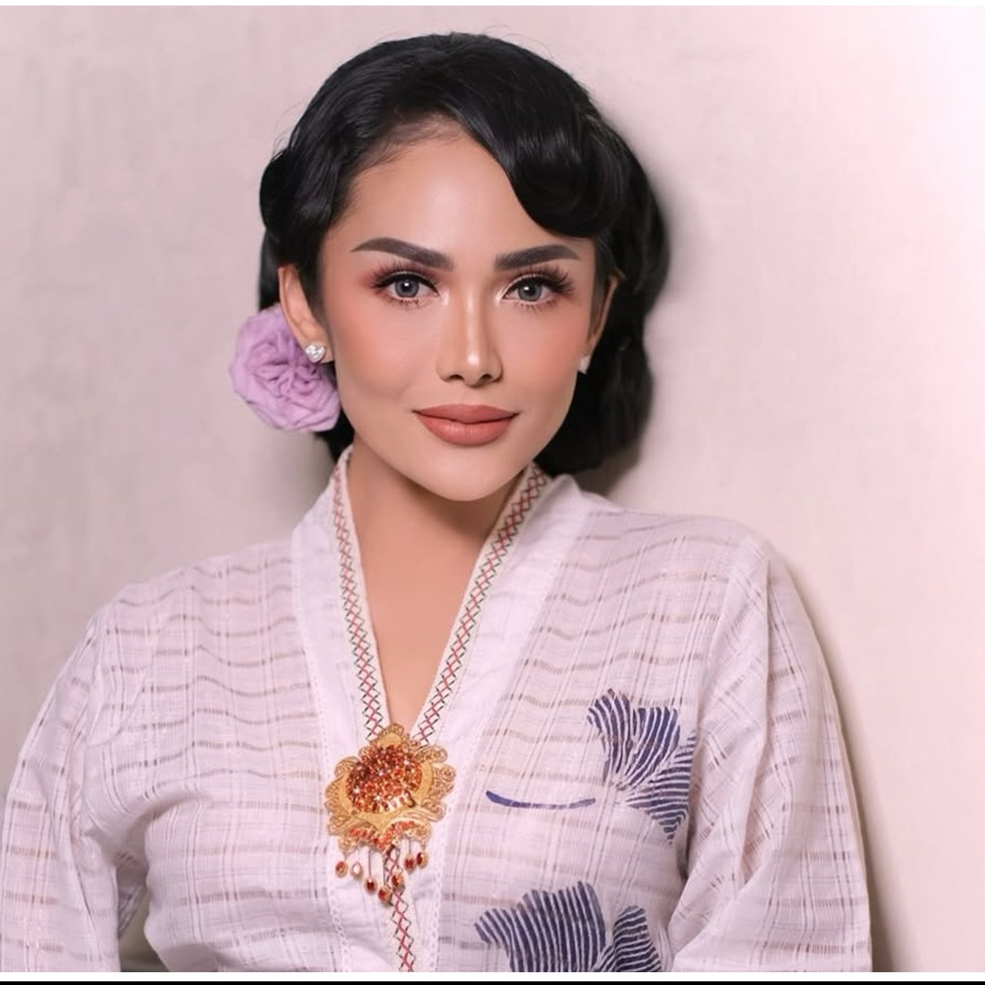 Dulu modal Rp350 ribu berjuang jadi penyanyi, intip 11 potret Krisdayanti di awal karier