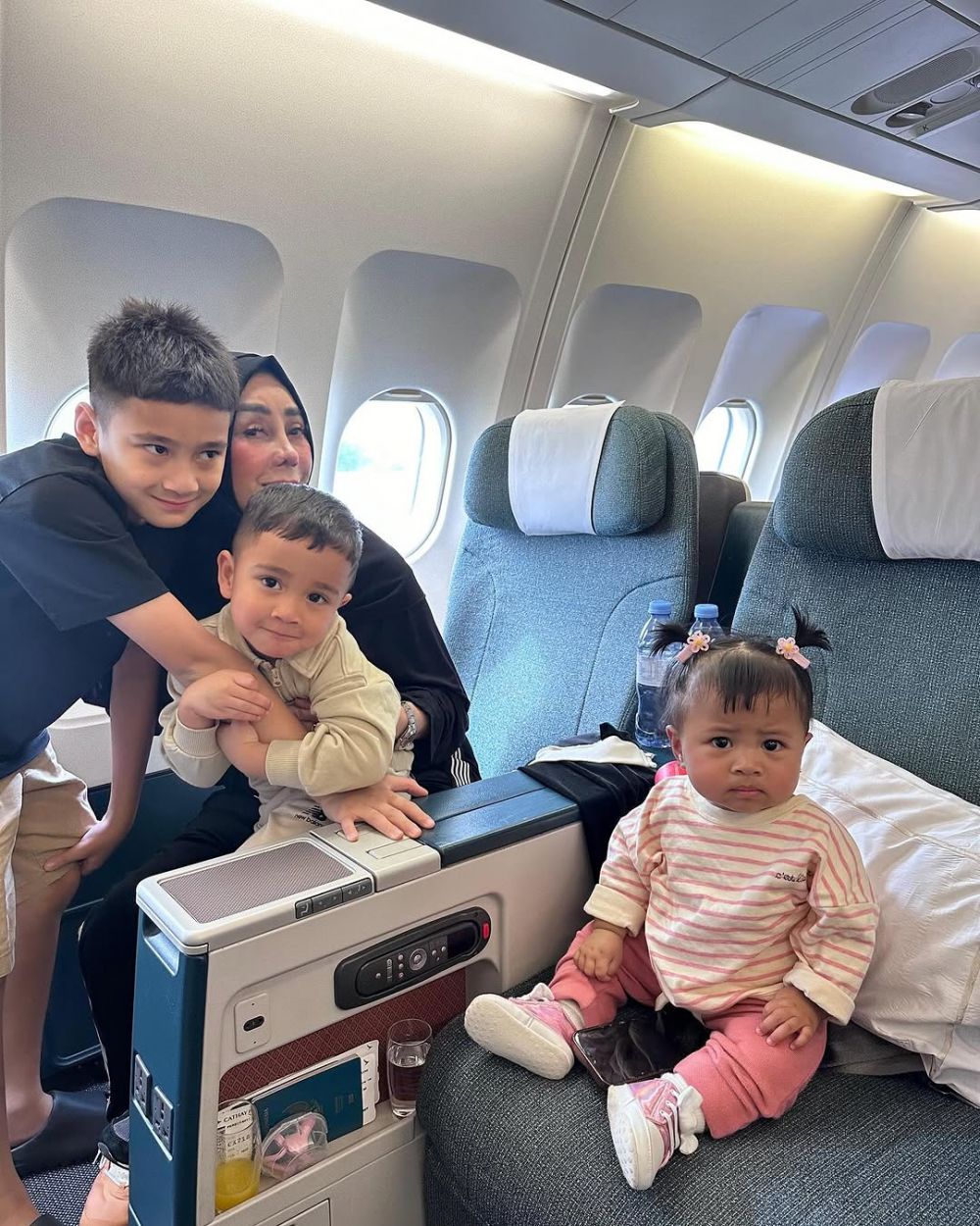 Momen Amy Qanita momong baby Lily Raffi Ahmad bukti tak bedakan cucu Berbagai sumber