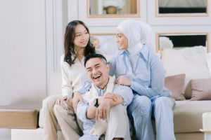 Resmi menikah di Madinah, intip 11 potret kompak Putri Zulhas dan Zola bareng anak tiri