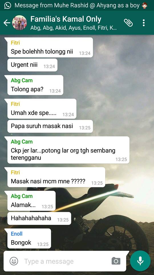 Suasana penyerahan donasi untuk keluarga Seventeen, penuh haru